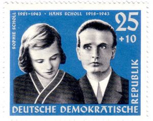 Die Geschwister Hans und Sophie Scholl als Motiv einer Briefmarke der DDR von 1961